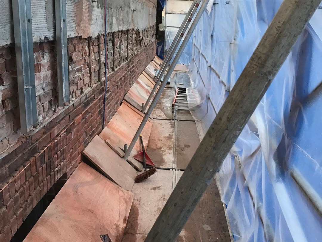 Brick work with suspenders