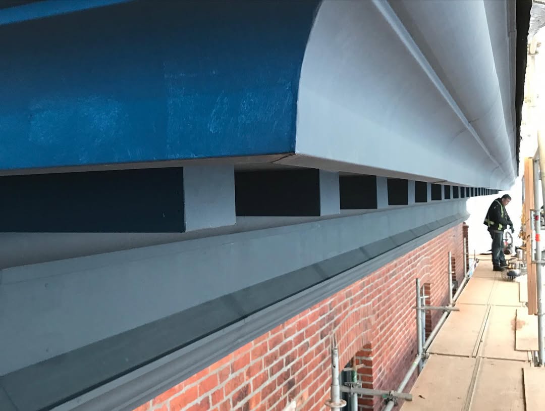 Crown moulding detail